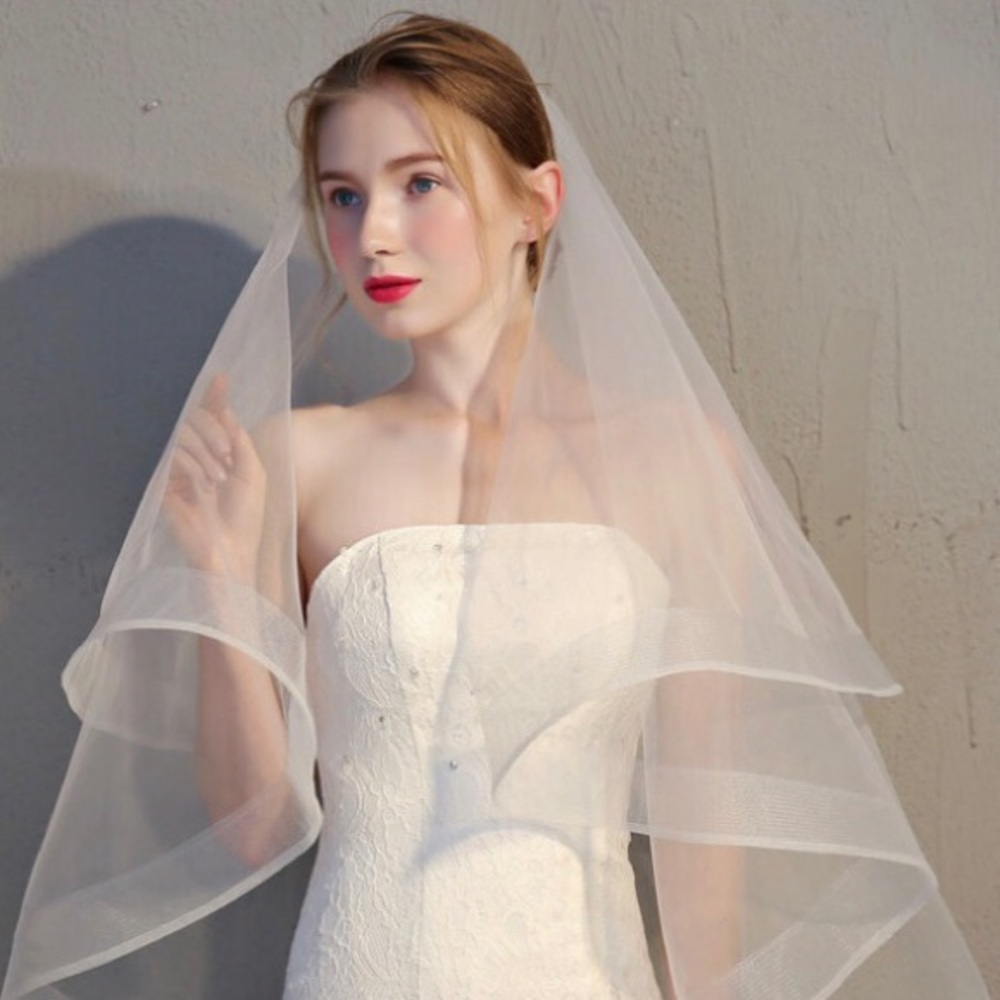 Beautiful White Two Tier Fingertip Pencil Edge Bridal Veil